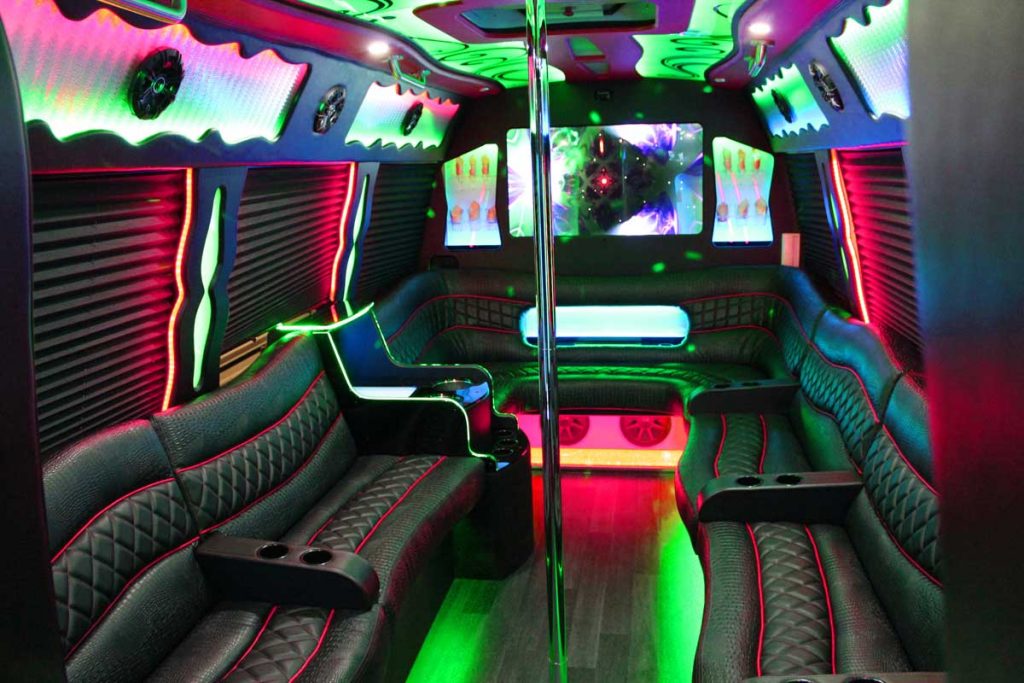 Limo-Bus Hamburg e.K. - Partybus anstatt Limousine in Hamburg mieten
